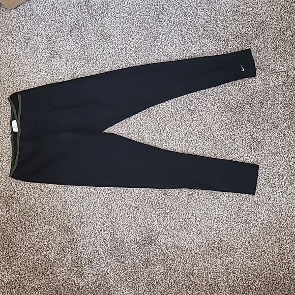 Nike Pants - Nike cross waist black 7/8 length athletic leggings